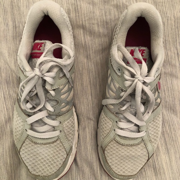 NIKE SHOES - Picture 2 of 6